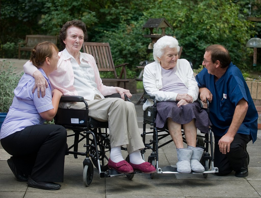 barber-elderly-care-home-residents15.jpg